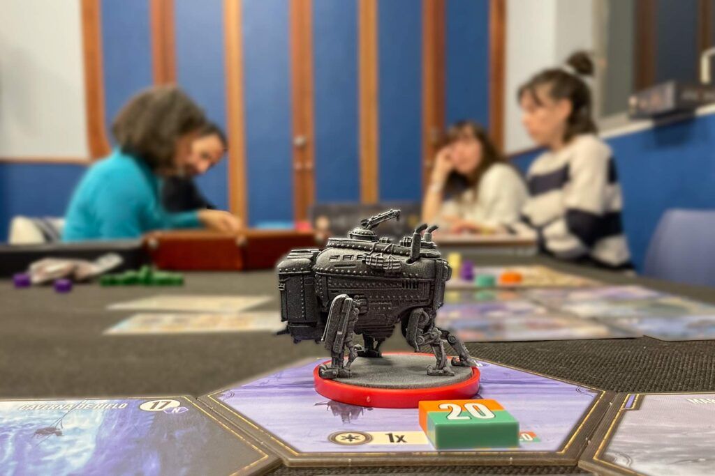 mech del juego expediciones sobre loseta en asociación cultural de juegos de mesa de leganes
