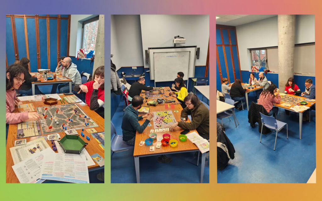 jugadoras y jugadores de juegos de mesa durante una jornada de juego en la asociación cultural entre tableros en leganes